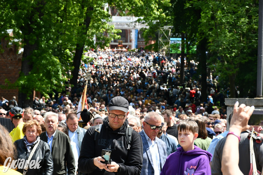 Tysiące pielgrzymów w Piekarach Śląskich