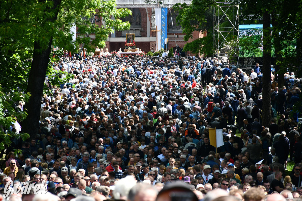 Tysiące pielgrzymów w Piekarach Śląskich