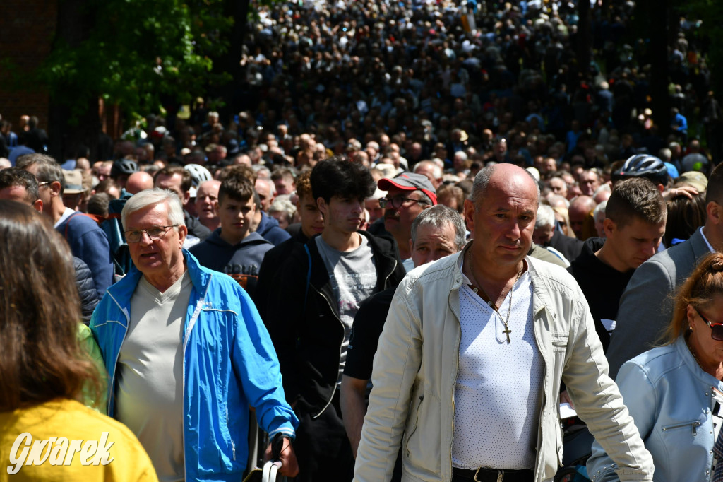 Tysiące pielgrzymów w Piekarach Śląskich
