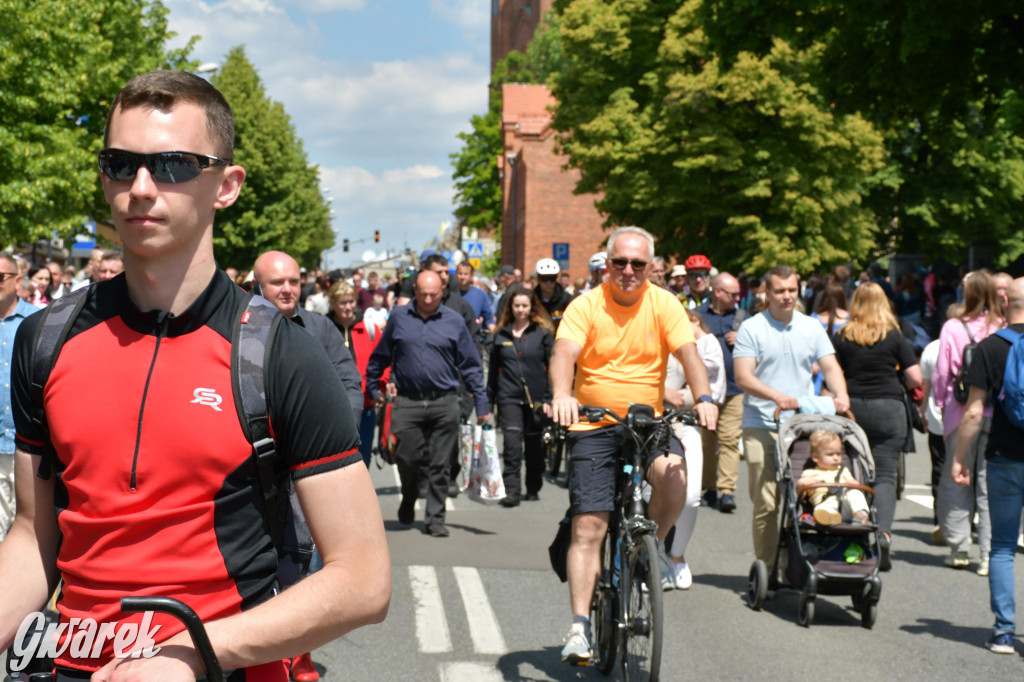 Tysiące pielgrzymów w Piekarach Śląskich