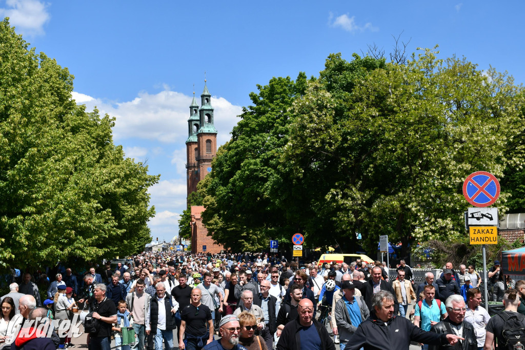 Tysiące pielgrzymów w Piekarach Śląskich