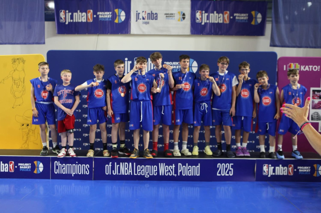 Brązowy medal młodych koszykarzy z Tarnowskich Gór