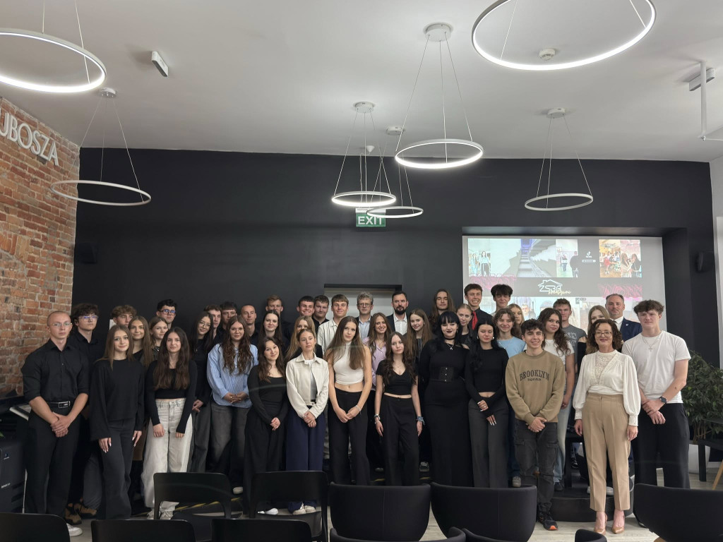 Tarnowskie Góry. Kreatywni z Budowlanki