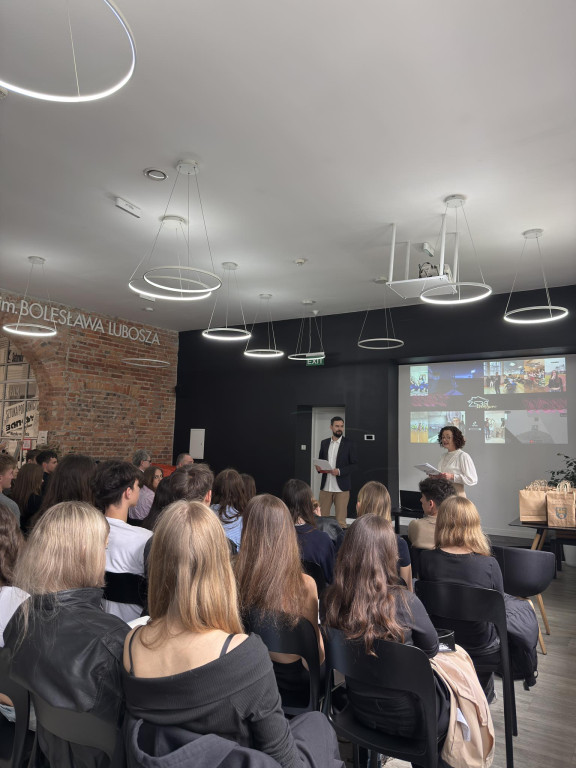 Tarnowskie Góry. Kreatywni z Budowlanki