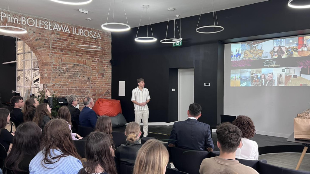 Tarnowskie Góry. Kreatywni z Budowlanki