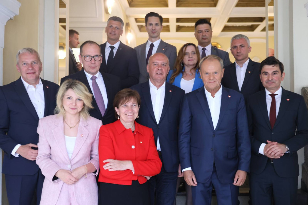 Miasto przejmuje mieszkania po kopalniach. Premier...