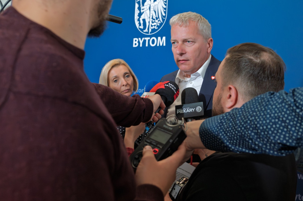 Miasto przejmuje mieszkania po kopalniach. Premier...