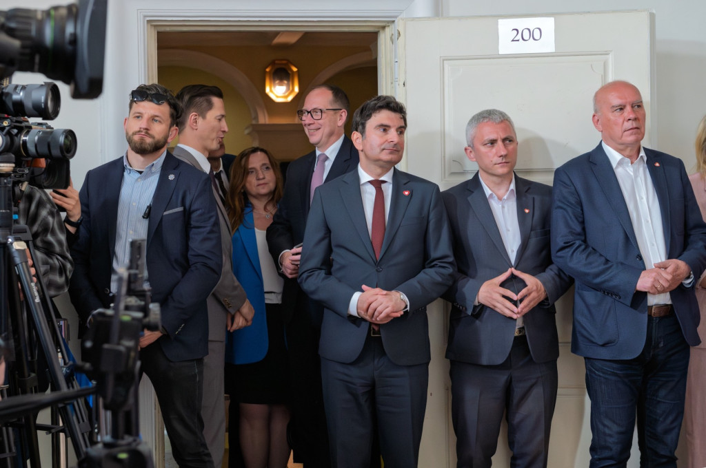 Miasto przejmuje mieszkania po kopalniach. Premier...