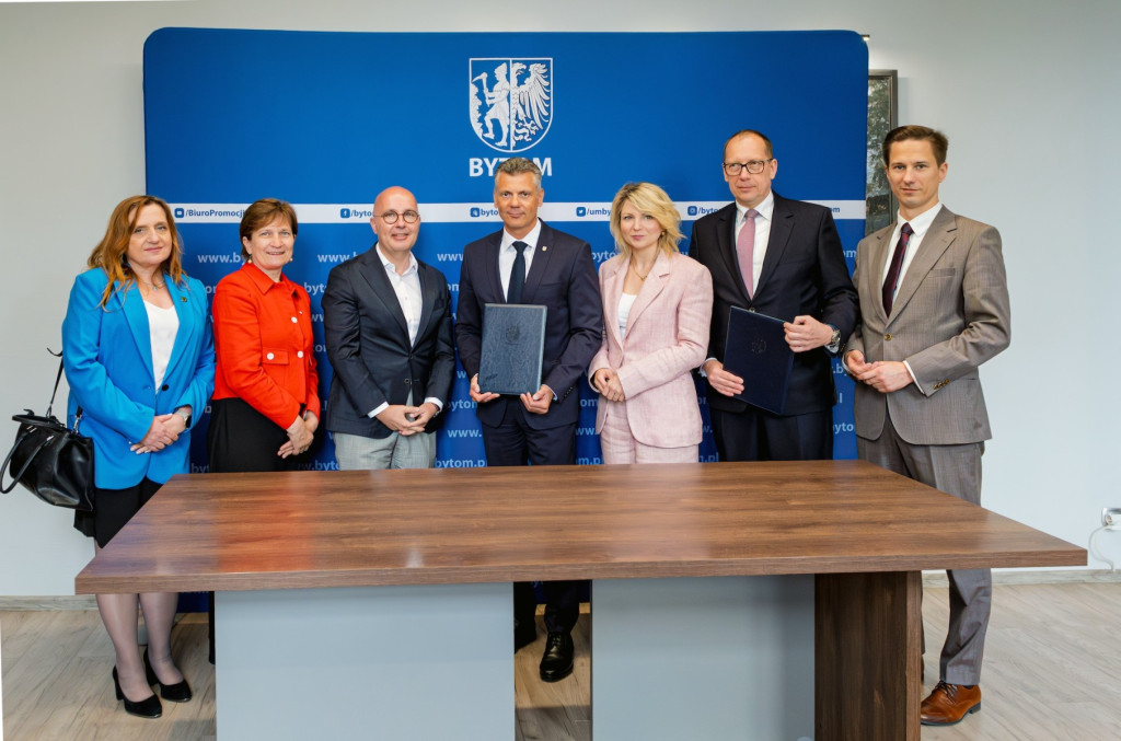 Miasto przejmuje mieszkania po kopalniach. Premier...