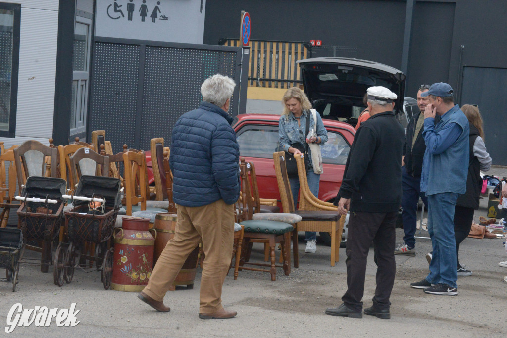 Tarnowskie Góry. Pierwszy w tym roku pchli targ
