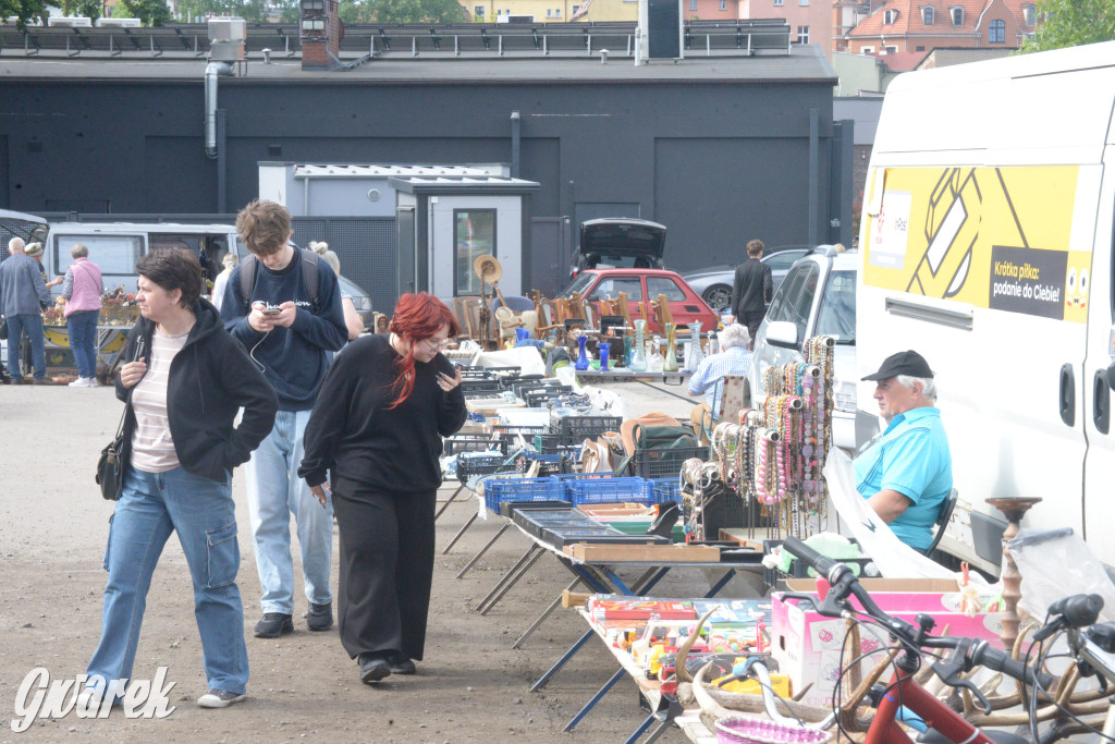 Tarnowskie Góry. Pierwszy w tym roku pchli targ