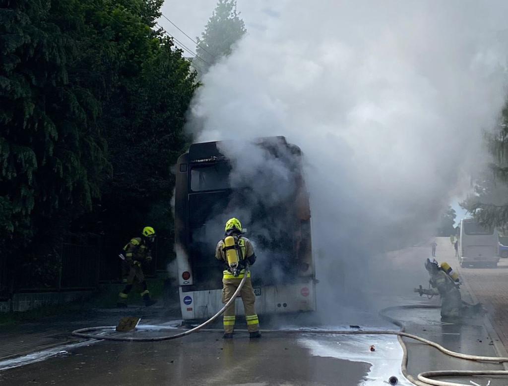 Pożar autokaru, miały nim jechać dzieci ze szkoły