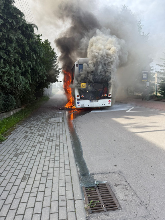 Pożar autokaru, miały nim jechać dzieci ze szkoły