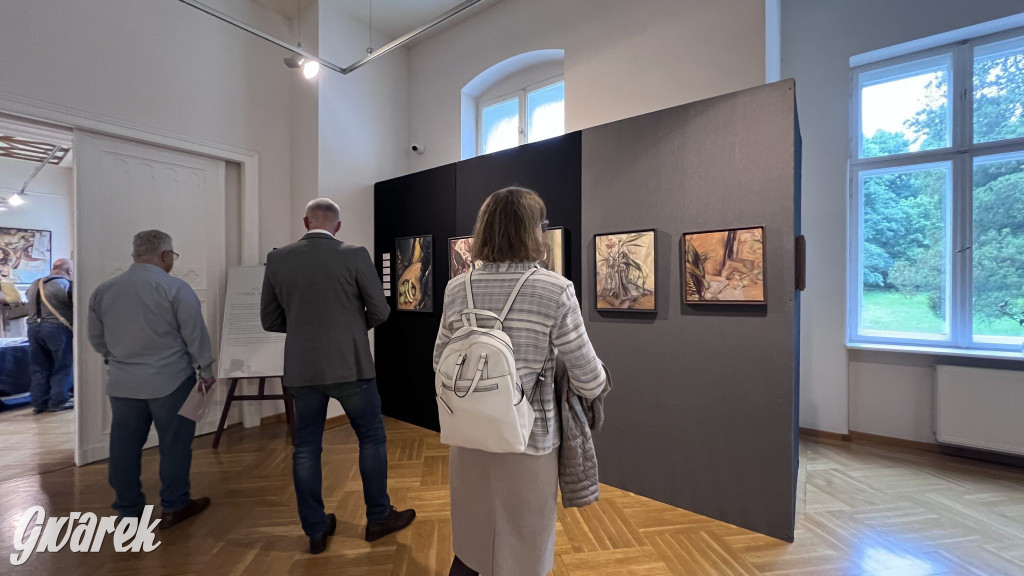 Cukier w kieszeniach - o kobiecości, która bywa bronią, wspomnieniem i dotykiem