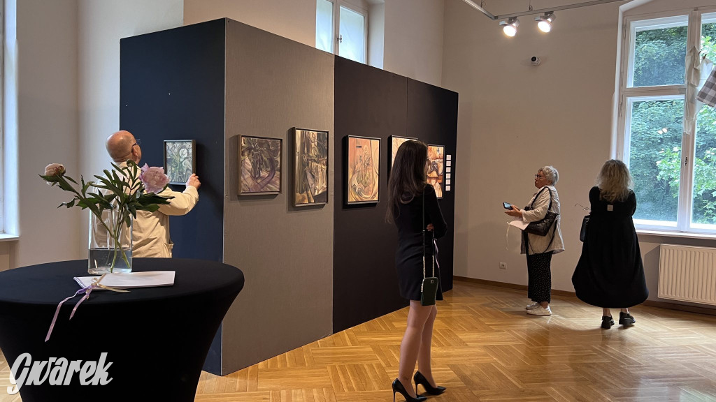 Cukier w kieszeniach - o kobiecości, która bywa bronią, wspomnieniem i dotykiem