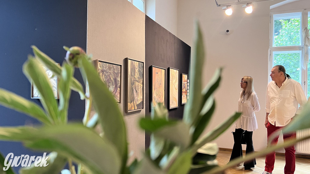 Cukier w kieszeniach - o kobiecości, która bywa bronią, wspomnieniem i dotykiem