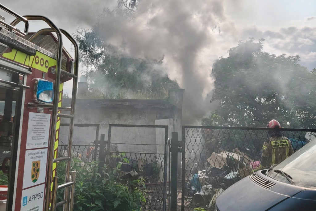 Pożar w Szałszy. Na miejscu 8 zastępów straży