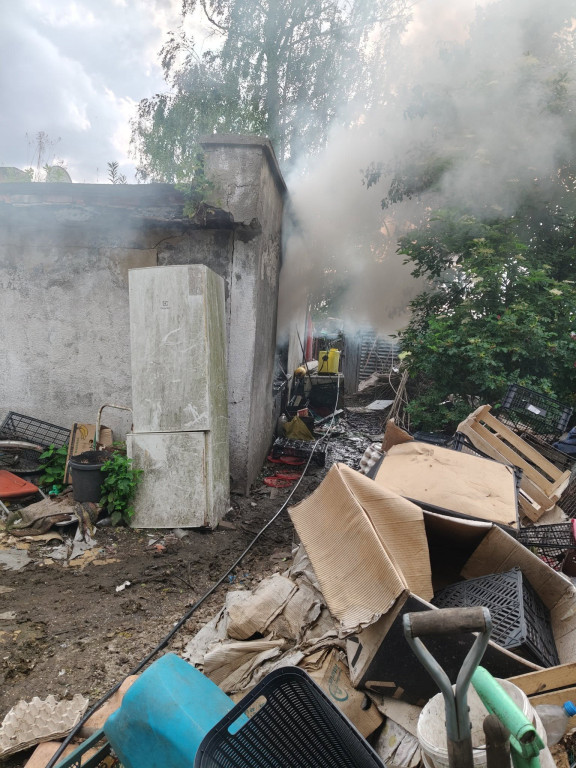 Pożar w Szałszy. Na miejscu 8 zastępów straży