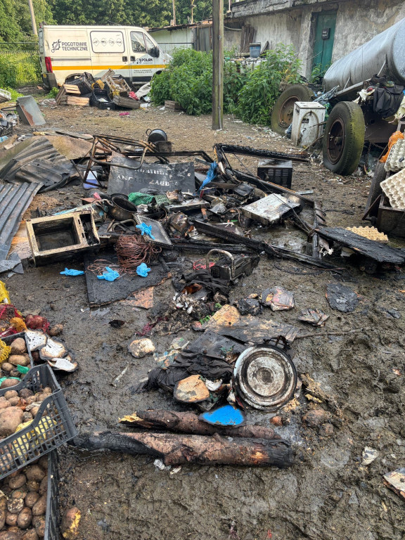 Pożar w Szałszy. Na miejscu 8 zastępów straży