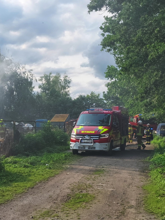 Pożar w Szałszy. Na miejscu 8 zastępów straży