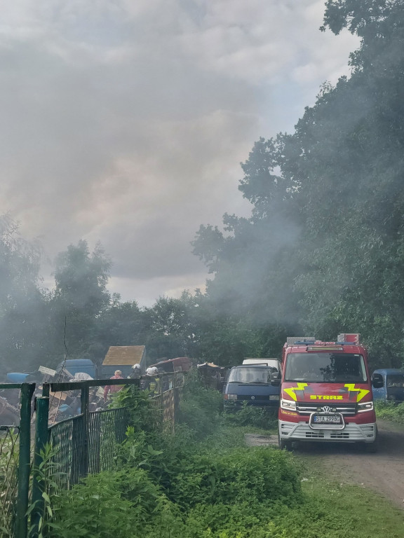 Pożar w Szałszy. Na miejscu 8 zastępów straży