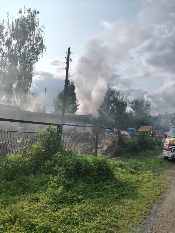 Pożar w Szałszy. Na miejscu 8 zastępów straży