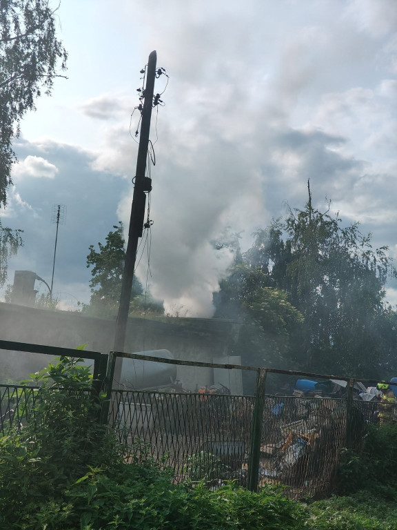 Pożar w Szałszy. Na miejscu 8 zastępów straży