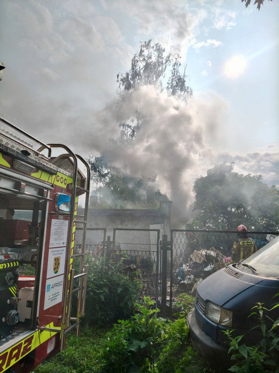 Pożar w Szałszy. Na miejscu 8 zastępów straży