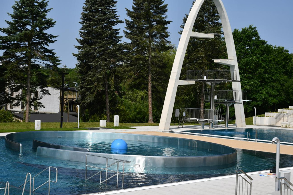 Fala w Parku Śląskim. Wielkie otwarcie kąpieliska