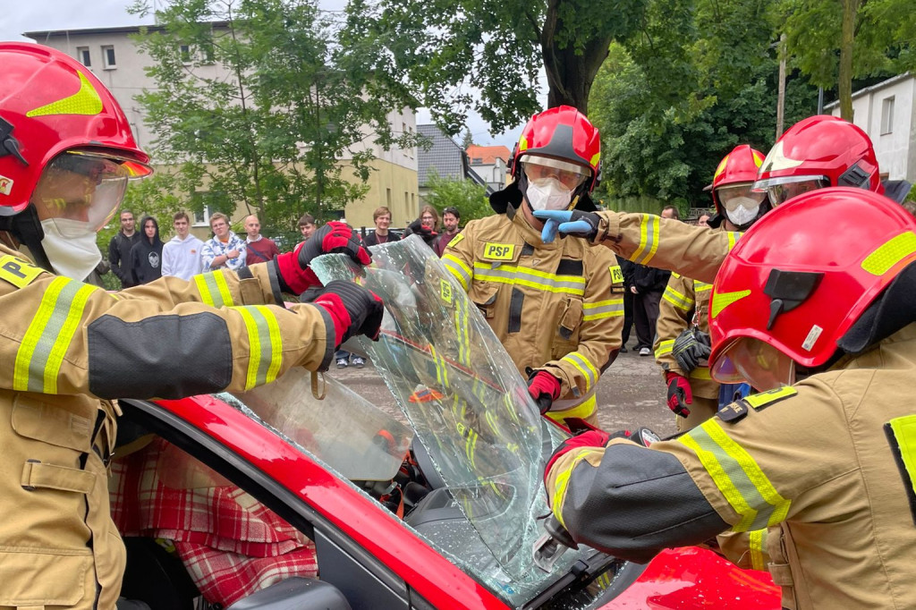 Tarnowskie Góry. Akcja przed Chemikiem, konferencja...