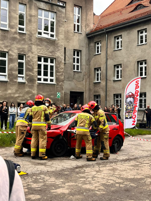 Tarnowskie Góry. Akcja przed Chemikiem, konferencja...