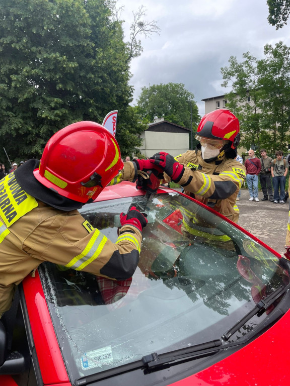 Tarnowskie Góry. Akcja przed Chemikiem, konferencja...