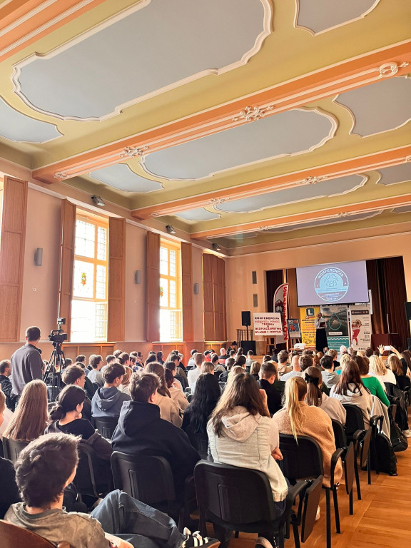 Tarnowskie Góry. Akcja przed Chemikiem, konferencja...