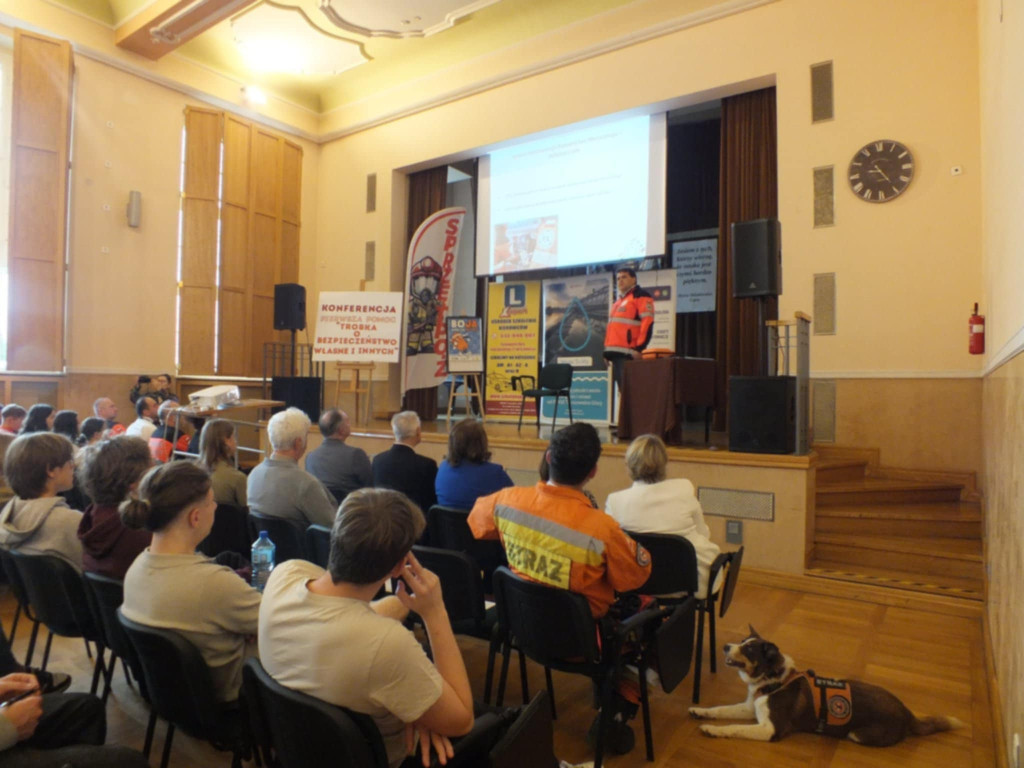 Tarnowskie Góry. Akcja przed Chemikiem, konferencja...