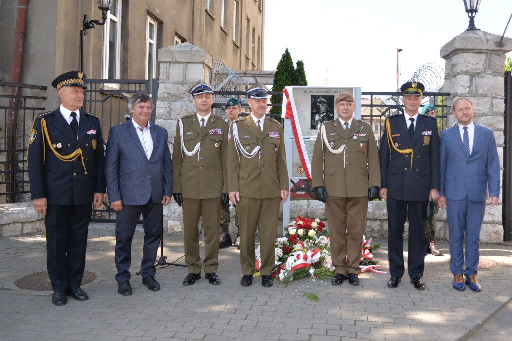 Tarnowskie Góry. 15-lecie pułku i pamiątkowa tablica