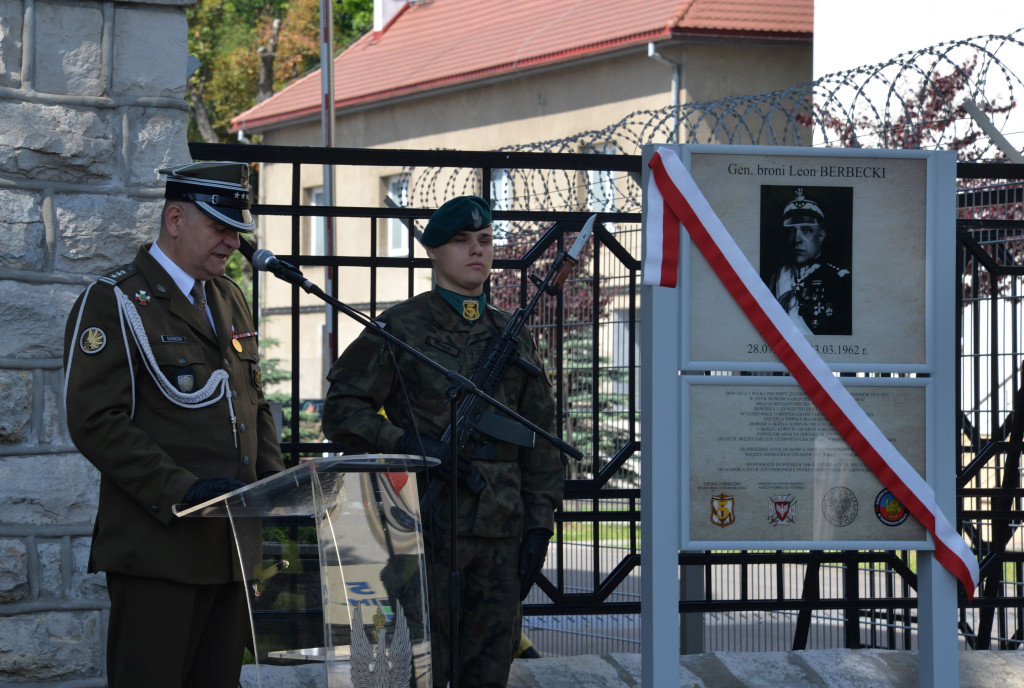 Tarnowskie Góry. 15-lecie pułku i pamiątkowa tablica