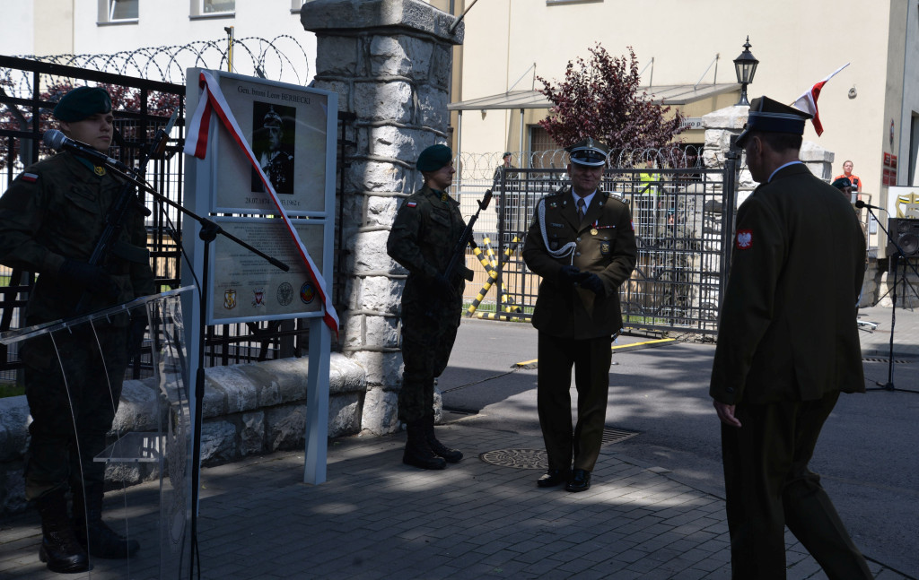 Tarnowskie Góry. 15-lecie pułku i pamiątkowa tablica