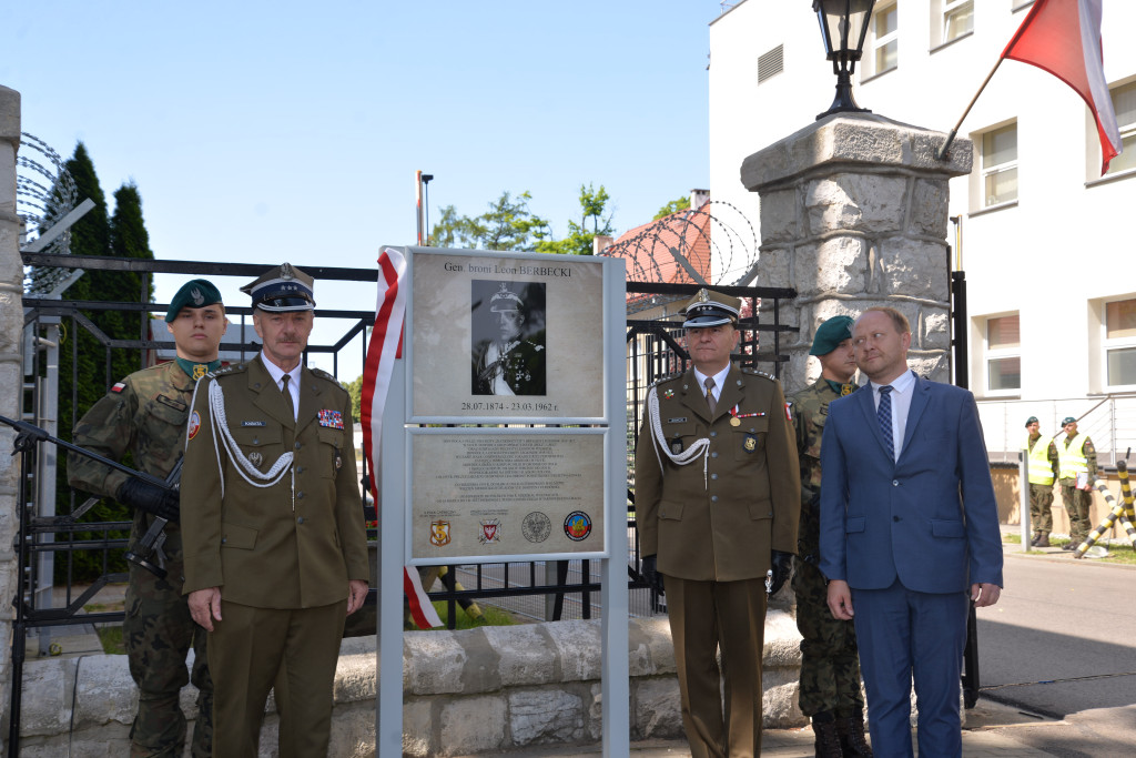 Tarnowskie Góry. 15-lecie pułku i pamiątkowa tablica