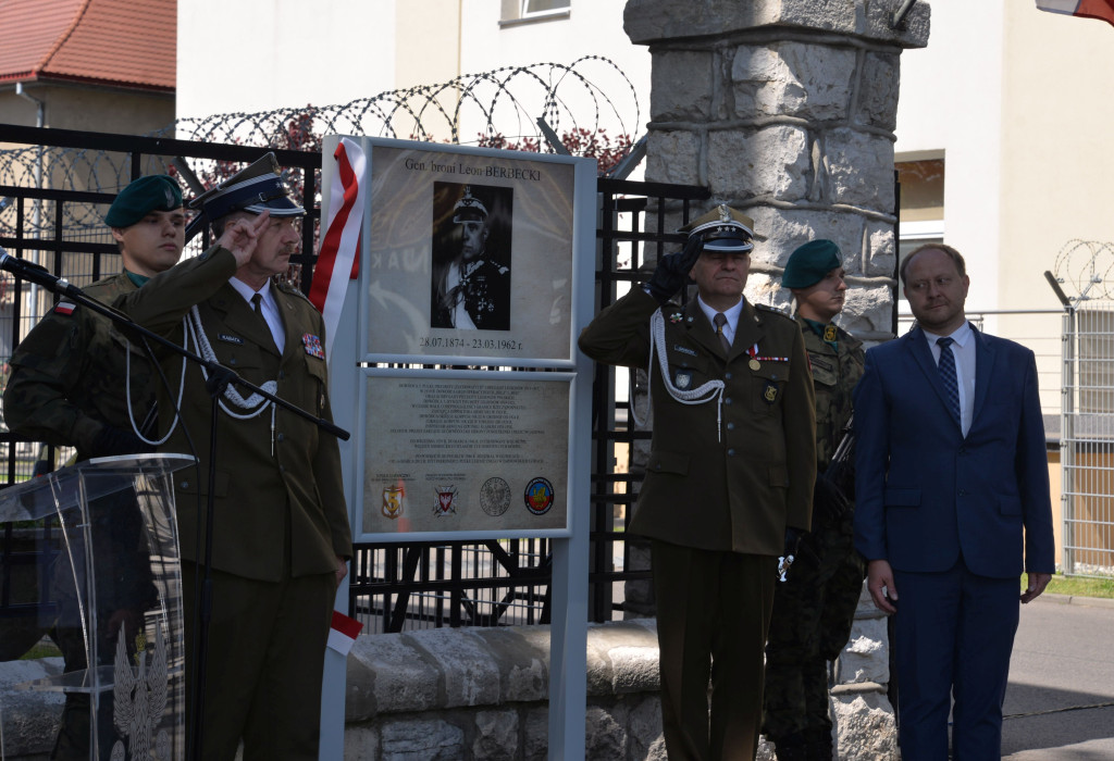 Tarnowskie Góry. 15-lecie pułku i pamiątkowa tablica