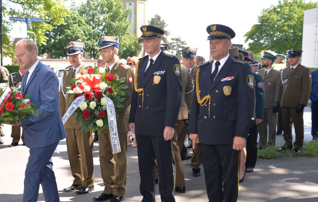 Tarnowskie Góry. 15-lecie pułku i pamiątkowa tablica