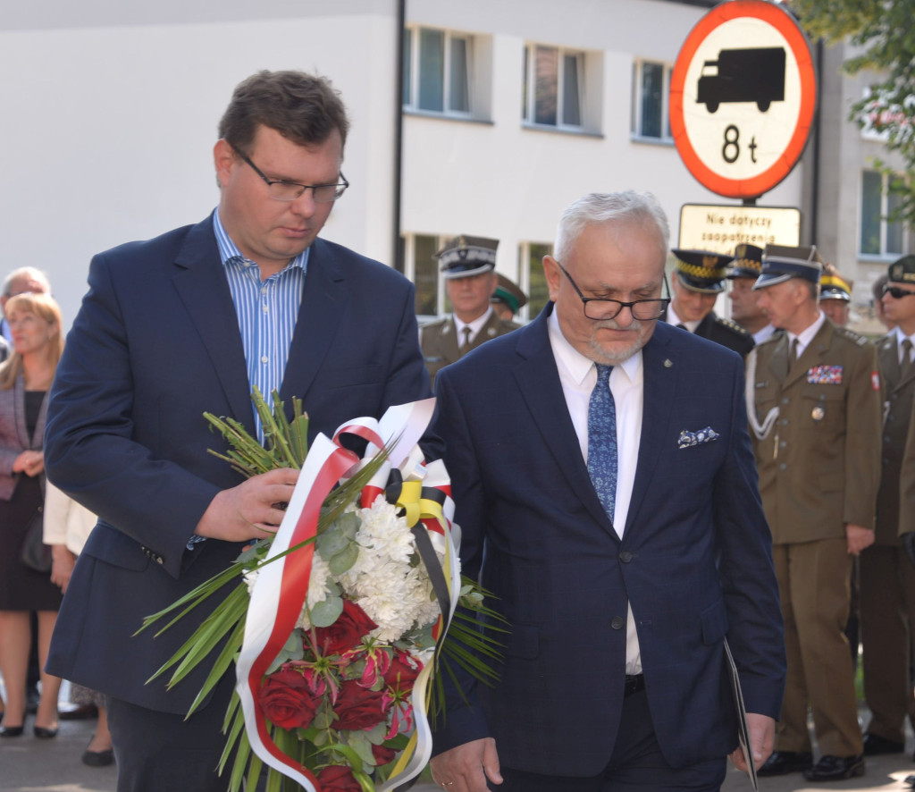 Tarnowskie Góry. 15-lecie pułku i pamiątkowa tablica