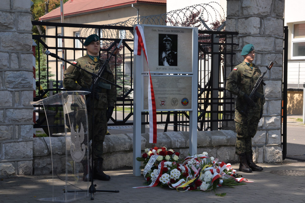 Tarnowskie Góry. 15-lecie pułku i pamiątkowa tablica