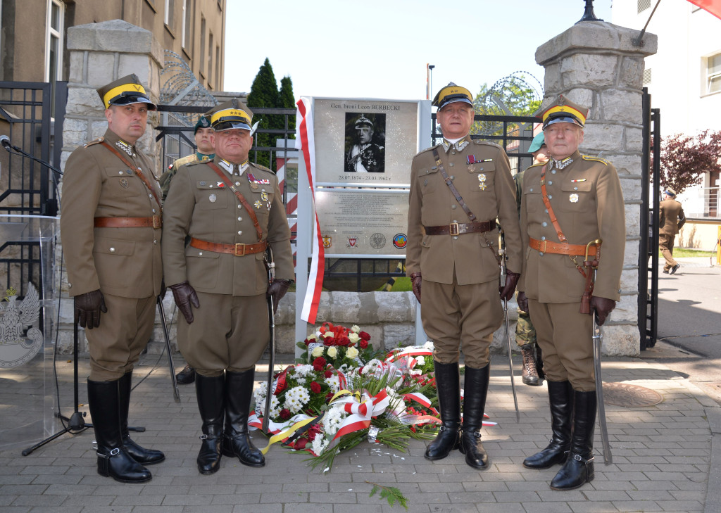 Tarnowskie Góry. 15-lecie pułku i pamiątkowa tablica