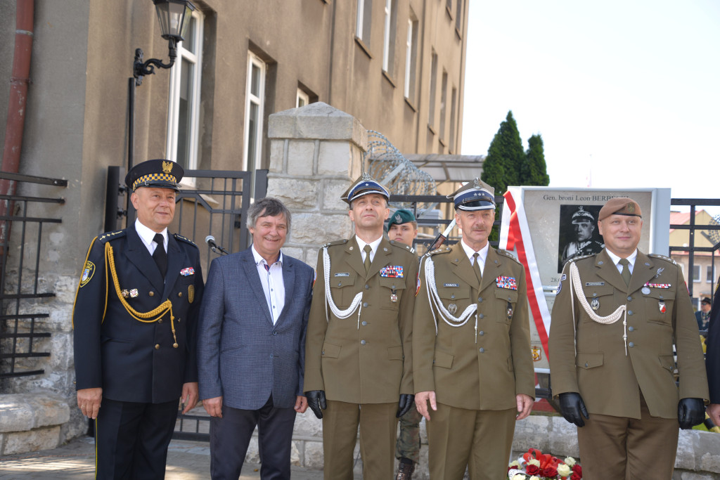 Tarnowskie Góry. 15-lecie pułku i pamiątkowa tablica