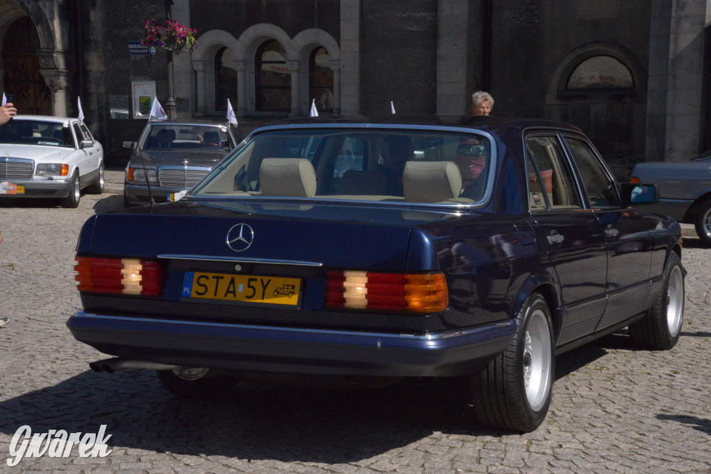 Mercedesy na rynku w Tarnowskich Górach