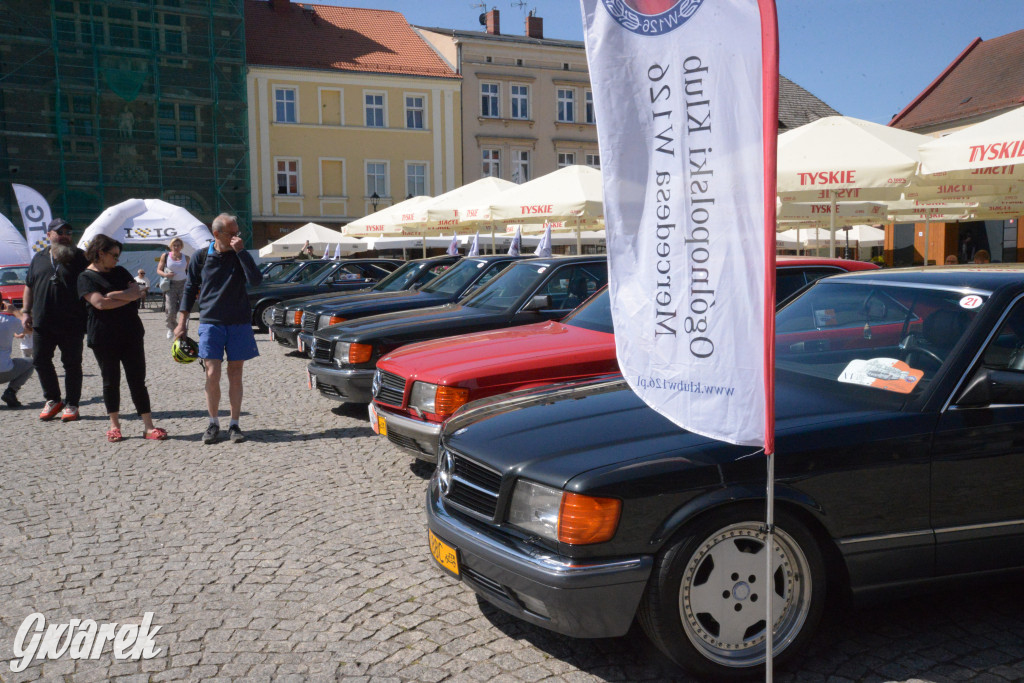 Mercedesy na rynku w Tarnowskich Górach