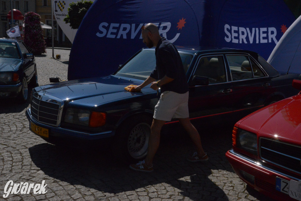 Mercedesy na rynku w Tarnowskich Górach