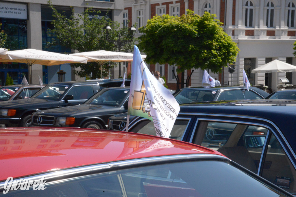 Mercedesy na rynku w Tarnowskich Górach