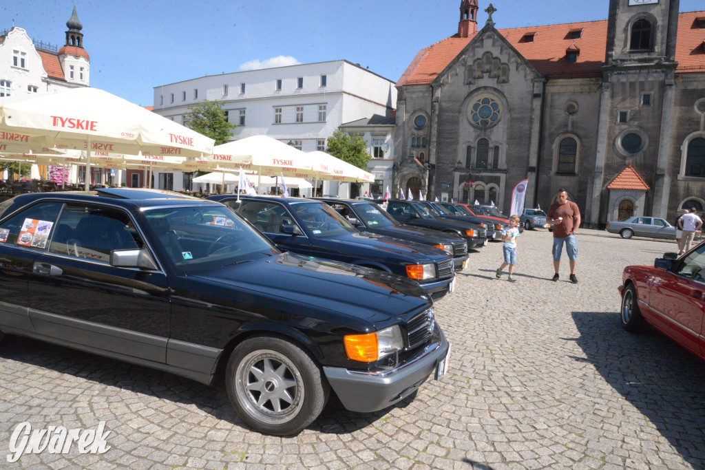 Mercedesy na rynku w Tarnowskich Górach