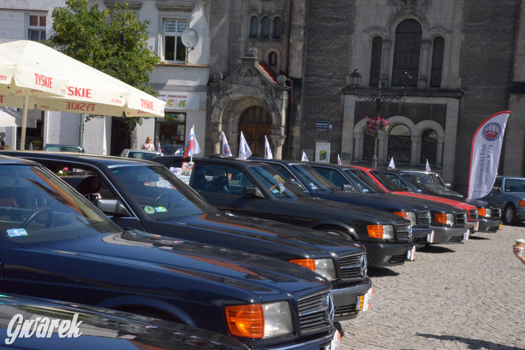 Mercedesy na rynku w Tarnowskich Górach